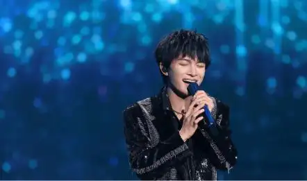 6年后周深回到中国好声音是15期中国好声音第四季第十五期荣耀之战