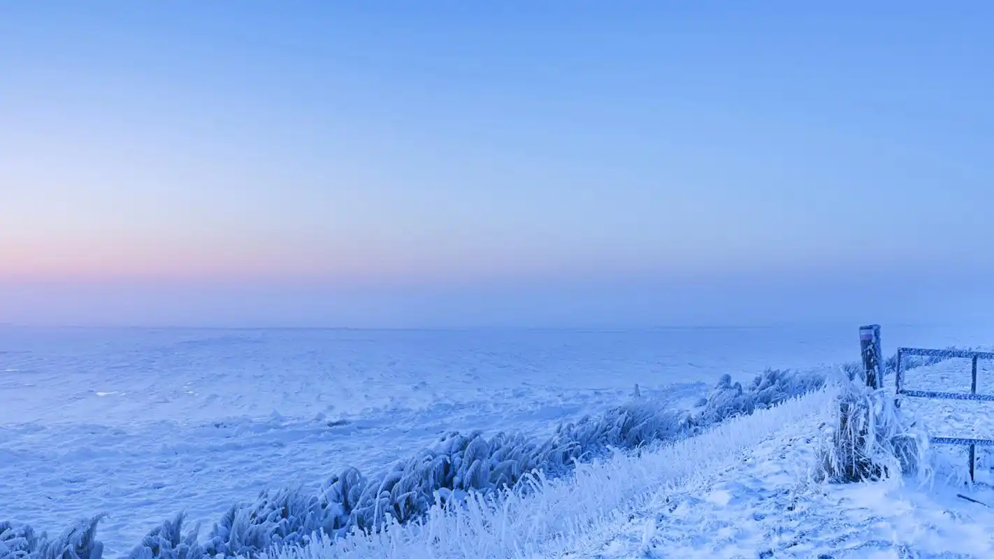 冰天雪地唯美意境高清桌面壁纸