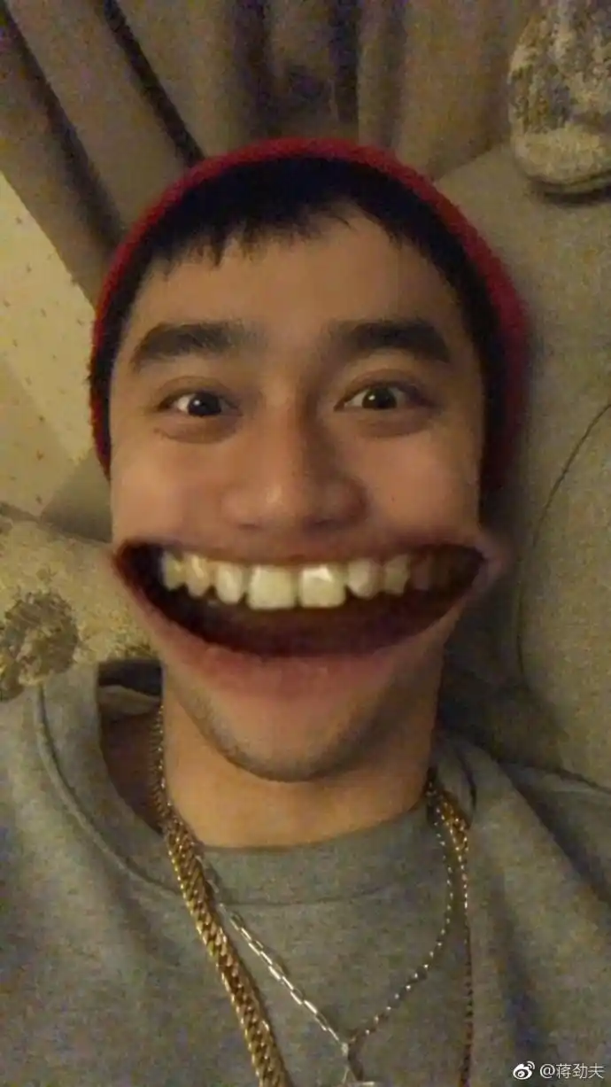 蒋劲夫晒恶搞大嘴照,王大陆无辜躺枪!网友:你也想"吃小孩"?