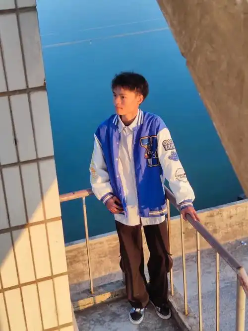 这热烈又不够勇敢的17岁 ##爱笑的阳光男孩