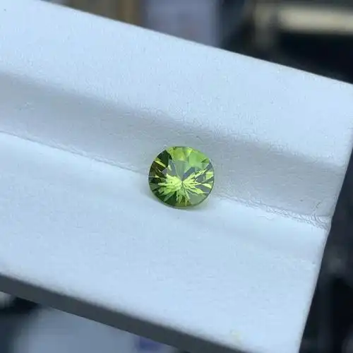 山东蓝宝石黄色系耀眼的满彩