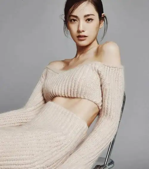 世界第一美女林珍娜有着一双109cm的大长腿32岁的她状态极好充满成熟