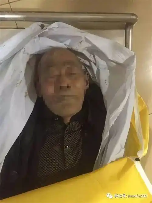 济南黄河大桥附近河道内发现一具男尸,请知情者速与天桥警方联系