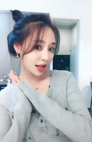 美女可爱网红直播gif动图_动态图_表情包下载_soogif