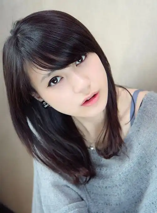 时尚斜刘海直发发型怎么做