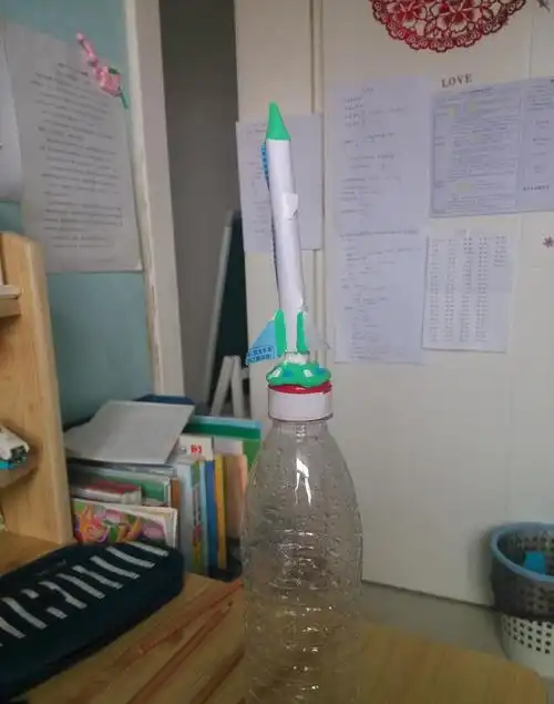 喝完水的矿泉水瓶不要扔,来做一个有趣的火箭吧!