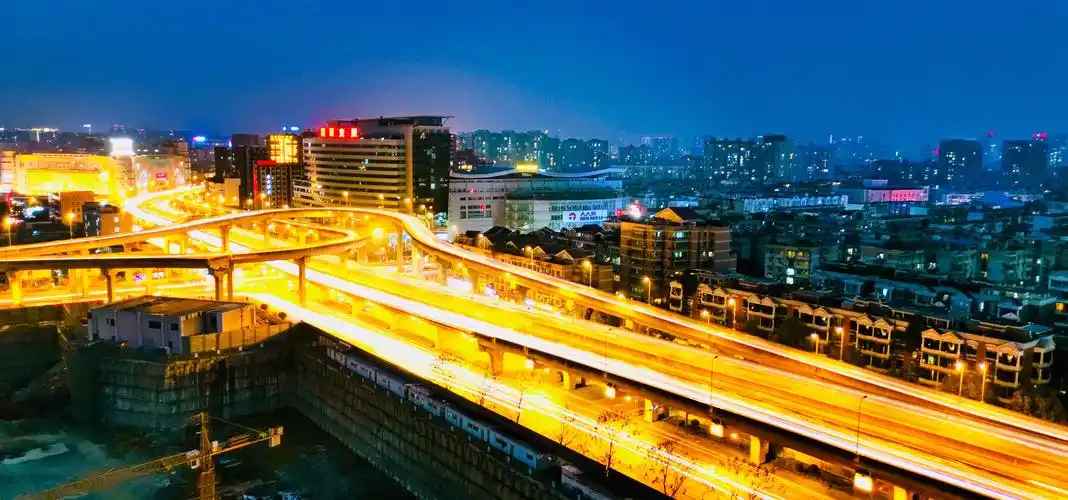 以上是这段时间拍摄的成都二环大约南部半圈的各个立交桥,剩余部分,请