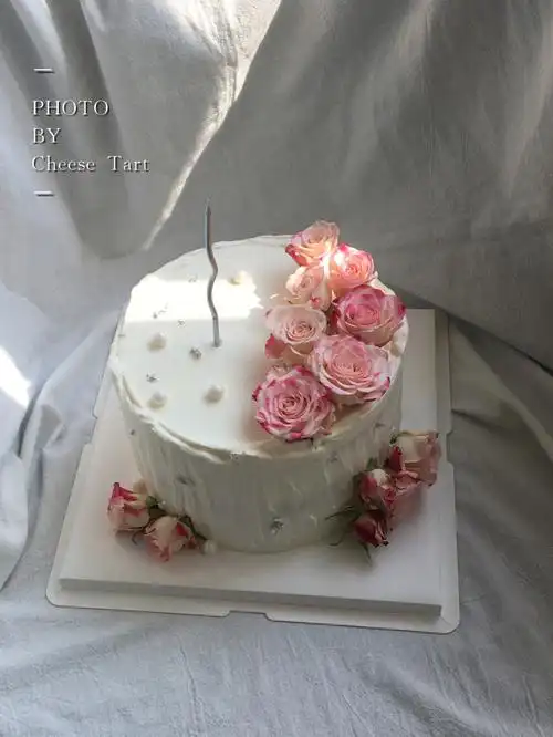 简约ins风复古玫瑰生日蛋糕