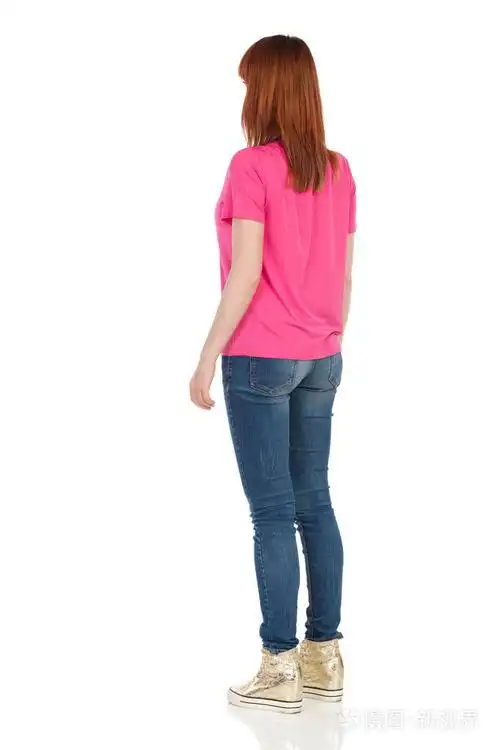 后侧视图.全长工作室拍摄白色隔离