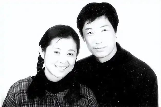 回顾山东女婿杨亚洲娶了情路坎坷的倪萍结婚17年他幸福吗