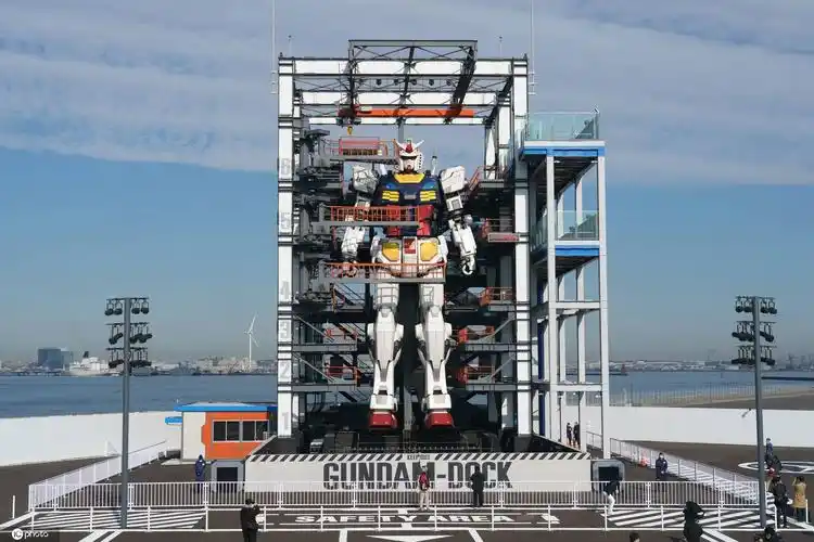 童年的回忆日本巨型高达机器人亮相02高度18米超震撼