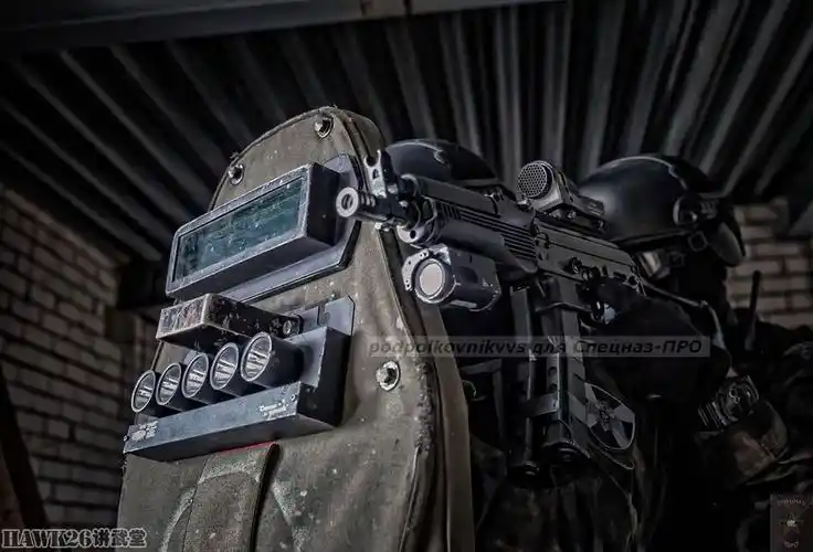 图说俄罗斯特种部队封闭空间作战演习盾牌手至关重要