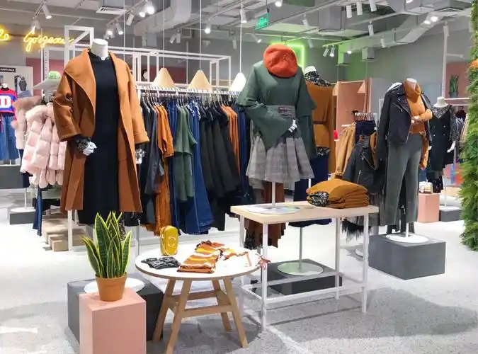 写美篇only与欧洲顶尖设计师合作,打造非凡的购物体验 ,店铺不断的