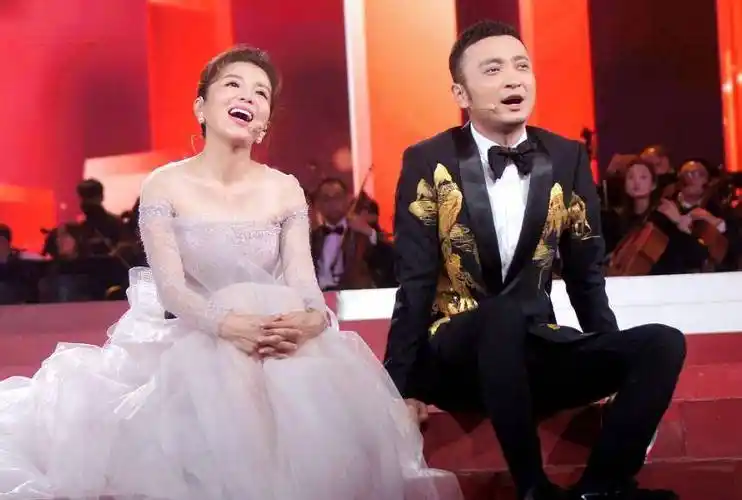 《星光大道》主持人调整,尼格买提正式离开,朱迅挑大梁_生活_节目