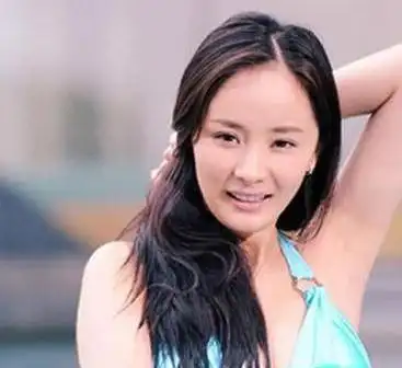 同是女神级明星,杨颖的泳照,杨幂的泳照,都比不上她的性感