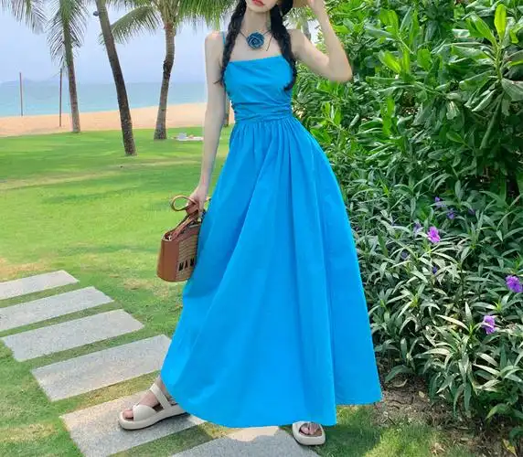 湖蓝色抹胸吊带连衣裙女夏季多巴胺三亚超仙绝美海边度假沙滩长裙