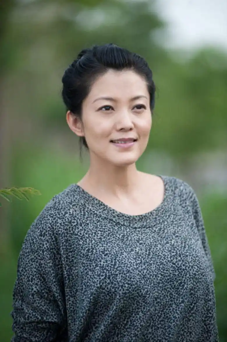 在与沈俊林结束了这段婚姻后,谢雨欣认识了现任老公"八爷",两人很快便