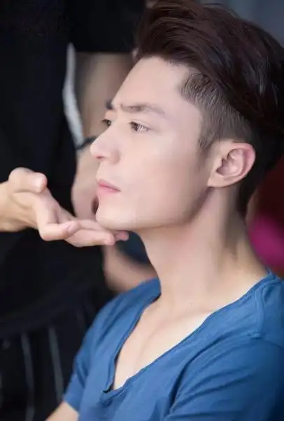 胡歌霍建华领衔男神盛世侧颜全在这 帅得让人舔屏!