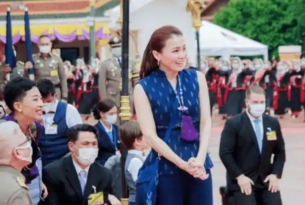 西拉米拒绝回归原因揭晓提帮功继位加冕时刻前王储妃做法明智