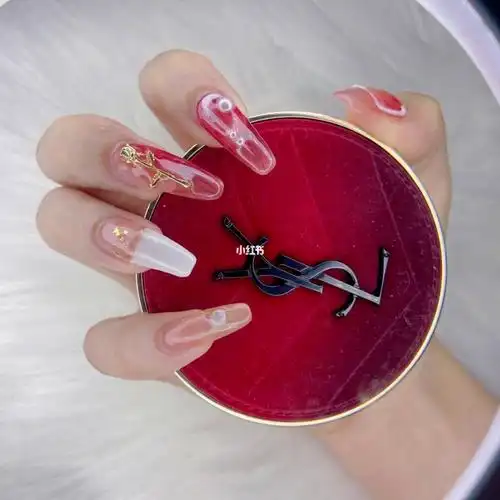 气质红色玫瑰晕染美甲