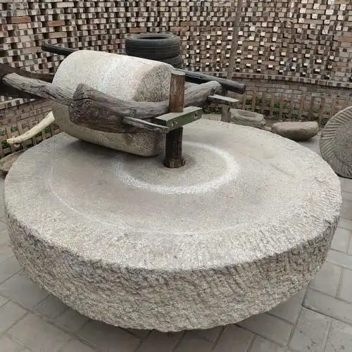 首先映入眼帘的是这些平时可能在城市无法见到过的老农具