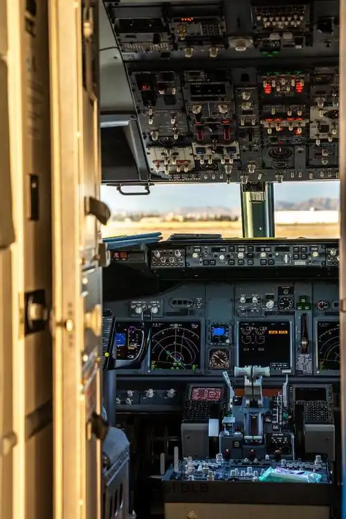 你也喜欢飞机驾驶舱吗高清大图感受精密的美