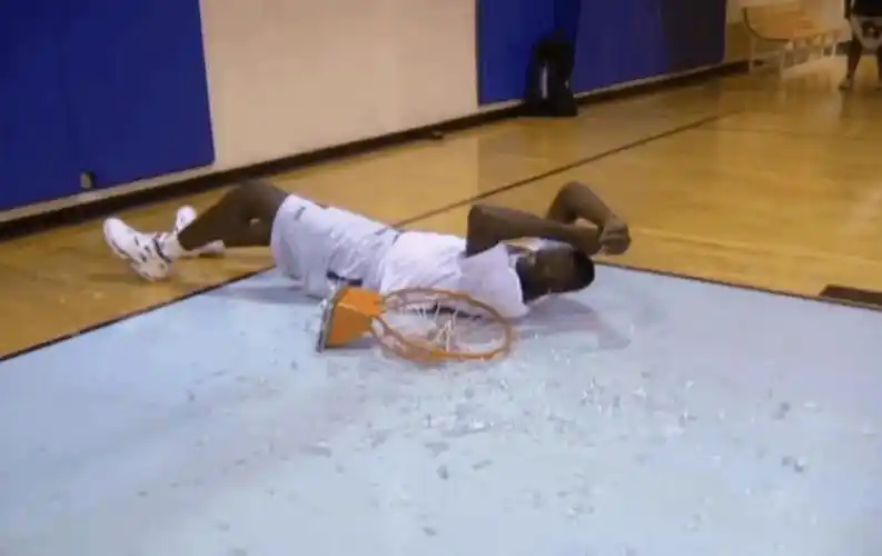 奥尼尔我生涯扣碎过10个篮板但大多数人只记得那一次