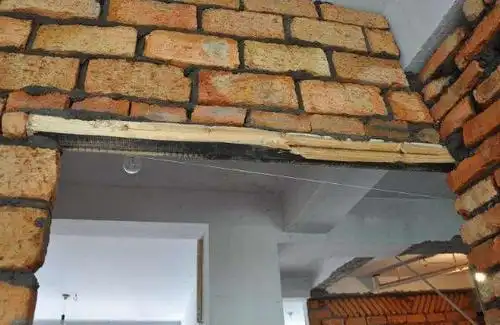 (2)一顺一丁方法砌筑的墙在强度上比多顺一丁等砌法砌