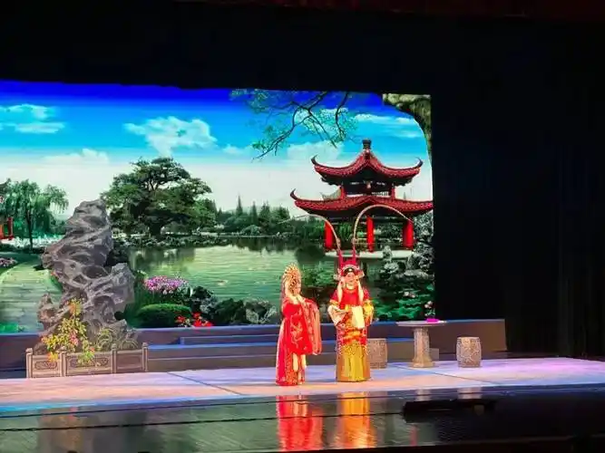 活动邀请深圳市粤剧团到东城开展为期四天的演出,一天一场,包括《狄青