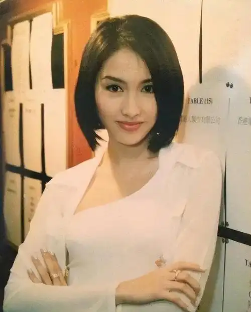 黎姿38岁嫁给53岁的残疾丈夫一家5口3人残疾风光背后有心酸