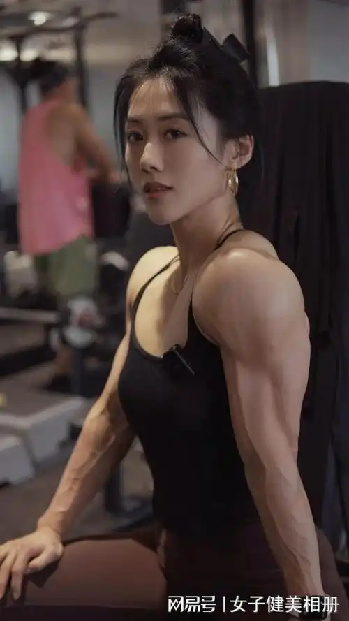 为她的颜值和质感肌肉所倾倒!中国高质量金刚芭比---拿铁笛子