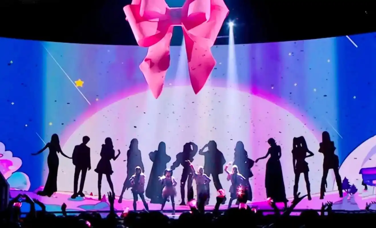 很难得想到4年后的今天能再次见到火箭少女101以成员身份再次登上大