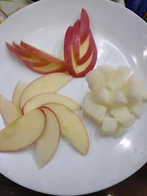 妮妮是个圆滚滚做的花式切苹果