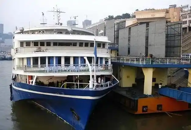 2015年中国"东方之星"游轮沉没:442人遇难,是天灾还是人祸?|沉船|货轮