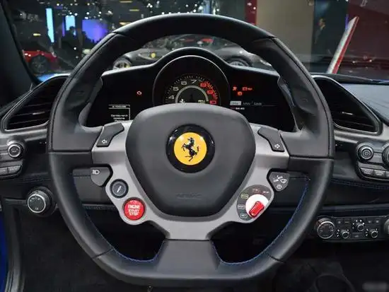 跃马奔腾经典车标全新法拉利488配置内外解析