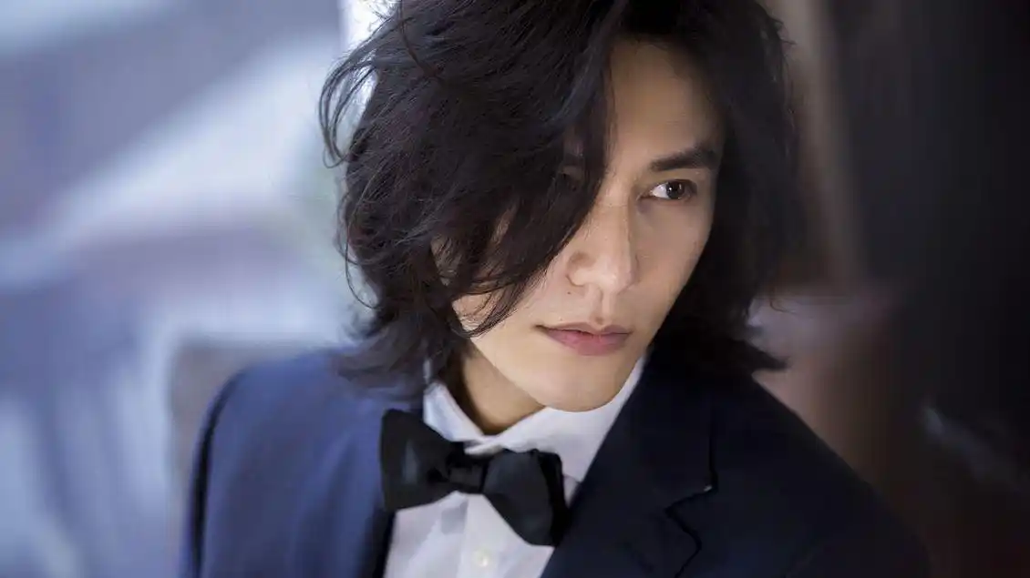 陈坤大片曝光 长发造型引人注目