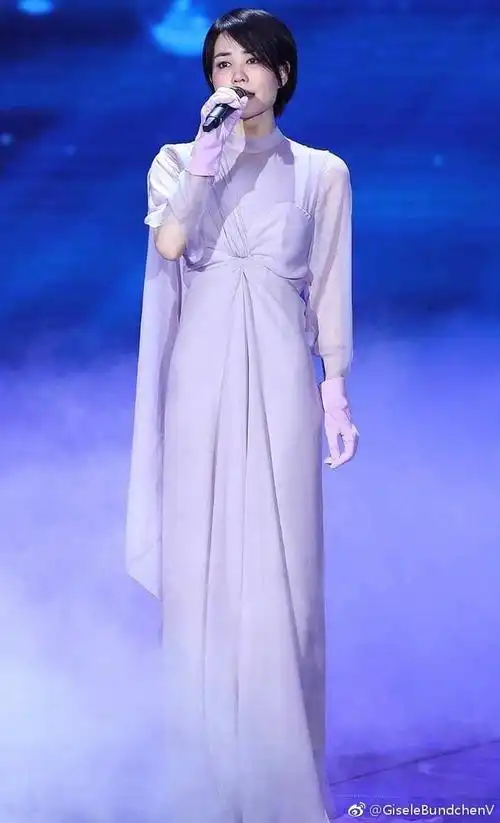 王菲春晚为什么要戴这双手套?原因终于找到了!