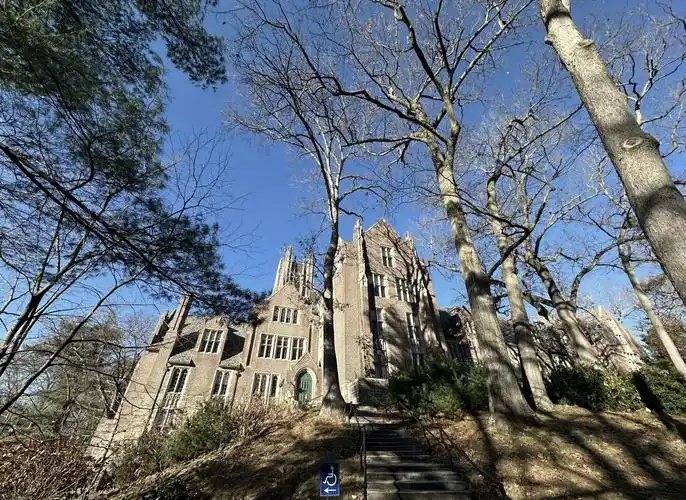 卫斯理学院:女性精英的摇篮 🏫
