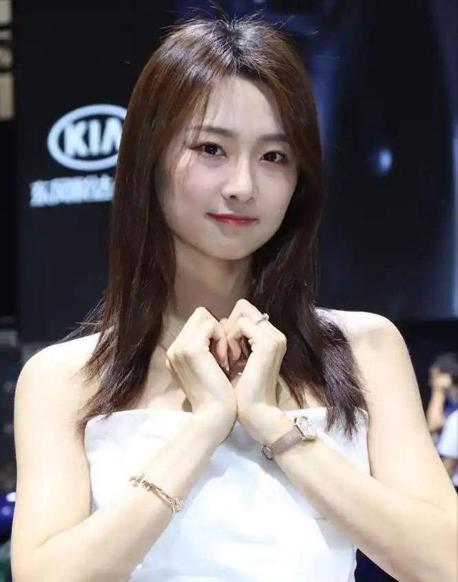 最美车模苏宁,事业巅峰时选择结婚,粉丝流失一半,现今再次复出