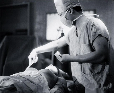 图金星变性手术照片曝光痛不堪言获重生