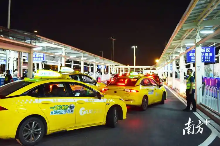逾2万辆次出租车在机场车站兜底保障_公交集团_旅客_广州市