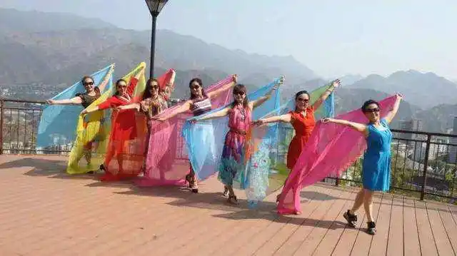 盘点中国大妈式拍照姿势你是不是也经常这样拍