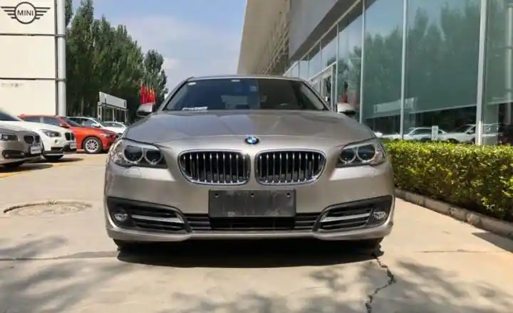 宝马 宝马5系 525li 2.0t 领先型 香槟色