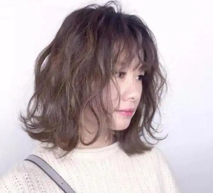 比"大波浪"还火的发型-齐肩卷发热度高