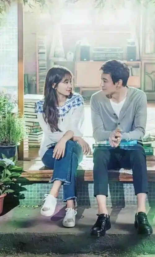 小一岁的结婚对象崔泰俊虽然也是一位童星出身,但是几部作品都没有