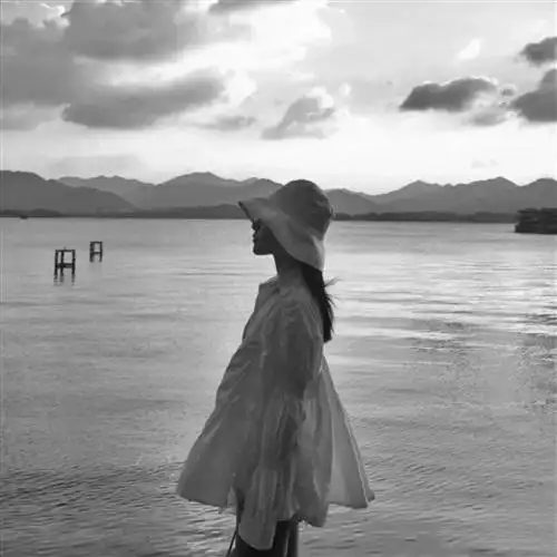 非主流黑白美女头像大全我只自己爱自己