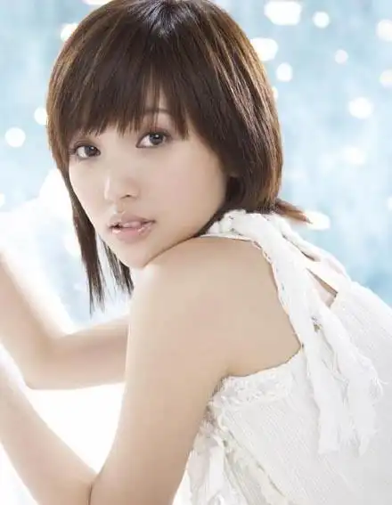 因《被风吹过的夏天》成名,和林俊杰韩寒传过绯闻,愁嫁的金莎