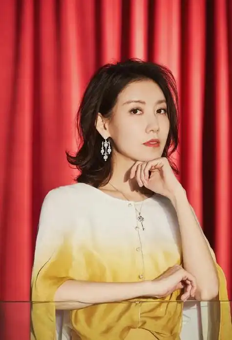 回顾演员高露我这辈子正确的决定就是隐婚为丈夫生下一儿一女