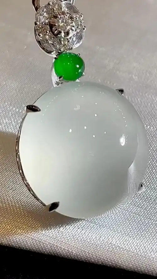 冰种翡翠鸽子蛋高品质