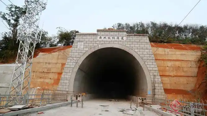 中老铁路西双版纳隧道贯通全线双线隧道全部贯通